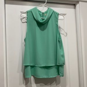 Women’s Short Sleeve Cowel Neck Blouse Large